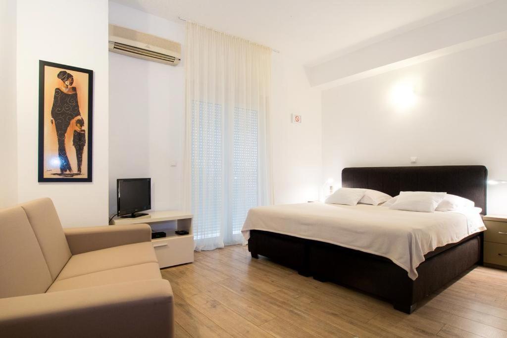 Bed & Breakfast Pino Подстрана Экстерьер фото